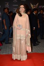 Nita Ambani at the red carpet of Stardust awards on 21st Dec 2015